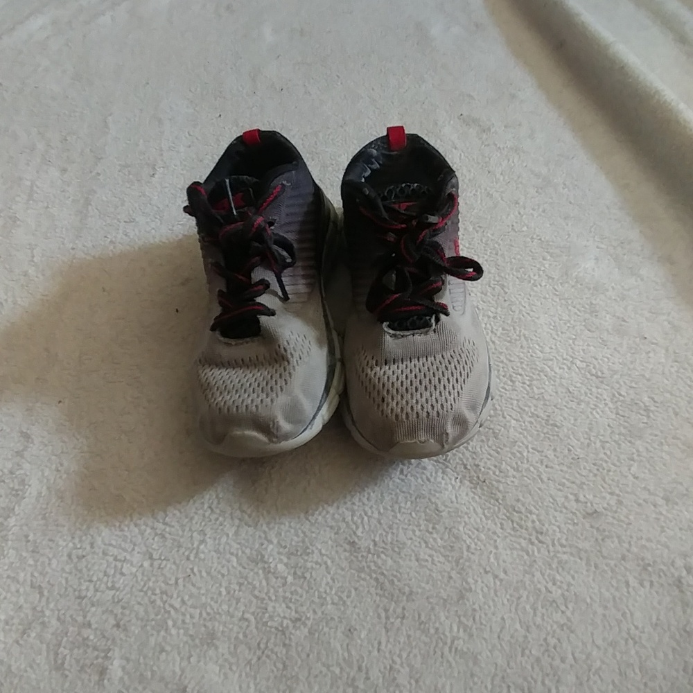 Boy's Athletic Shoes